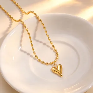 Exquisite gold puffy heart pendant rice bead necklace, elegant titanium steel clavicle chain.