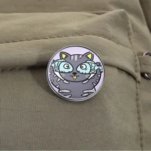 Niedliche Cartoon Katze Brosche lustige Fisch Brille Metall Abzeichen Anstecknadel Dekoration
