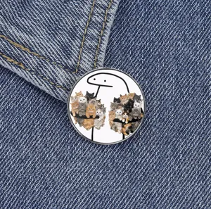 Niedliche Cartoon Strichmännchen Brosche mit Katzen, lustiges Pin Badge Detail für den Rucksack.