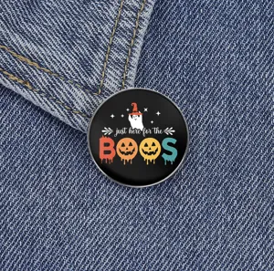 Halloween φάντασμα κολοκύθα γράμμα καρφίτσα λεπτομέρεια, ρετρό χρώμα μέταλλο αξεσουάρ badge.