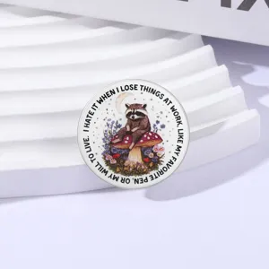 Carino procione fungo spilla in metallo distintivo divertente lavoratore accessorio