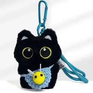 Süßer schwarzer Katzen Plüsch Schlüsselanhänger mit blauer Kordel und Biene, Kuscheltier.