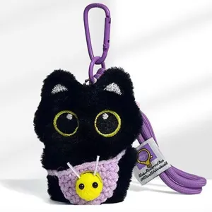 Süßer schwarzer Katzen Plüsch Schlüsselanhänger mit handgestricktem Lanyard und Biene.