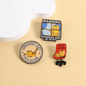 Schattige oranje kat emaille speldjes set, grappige tekenfilm kitten metalen broches.