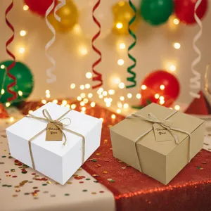 Quadratische Geschenkbox aus Kraftpapier mit Kordel und Dankesschild fuer Kuchen und Party
