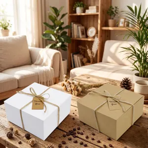Kraftpapier quadratische geschenkbox detail mit kordel und danke anhänger für gebäck partys.