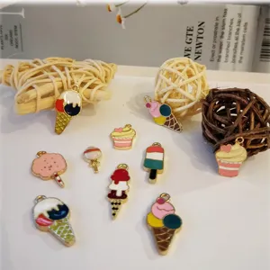 Gedetailleerd overzicht van leuke geëmailleerde ijsjes en lolly legering bedels voor sieraden.