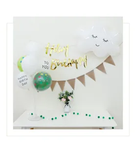 Ins bos stijl verjaardag feest decoratie set met witte wolk ballonnen en brief banners.