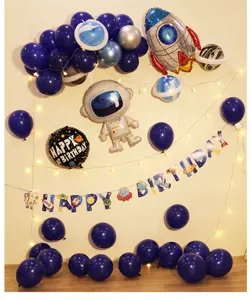 Jongens verjaardag feest ballon set met astronaut raket ontwerp voor ruimte feest.