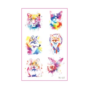 Foglio di tatuaggi temporanei animali ad acquerello colorati con gatti, lupi e farfalle.