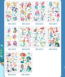 Vista dettagliata di simpatici adesivi per tatuaggi temporanei a sirena e animali marini.