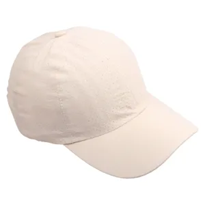 Beige sneldrogende sport honkbalpet met ademend geperforeerd ontwerpontwerp en gebogen vizier.