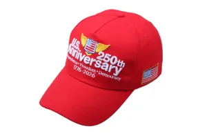 Rode honkbalpet met borduursel voor het 250-jarig jubileum van de VS en Amerikaanse vlag.