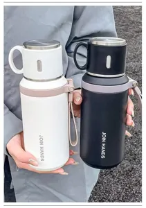 Botella de agua térmica de acero inoxidable con asa de silicona portátil y diseño de tapa de taza.