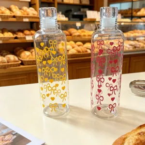 Klare Kunststoff-Wasserflasche mit niedlichem Schleifen- und Herzmuster Design für Alltag
