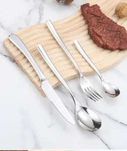 Roestvrijstalen bestekset met bismes vork en lepel voor de keuken en dineren 4 stuks