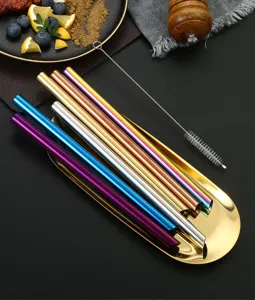 Set de pajitas de acero inoxidable de colores con cepillo limpiador para café y bebidas.