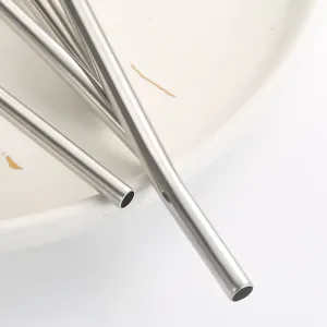 Reusable stainless steel drinking straws set, durable metal straw for juice coffee drinks.