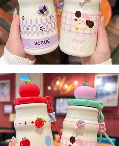 Jolie bouteille isotherme pomme avec paille, tasse portable élégante pour étudiants.
