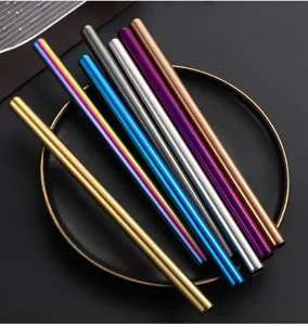 Edelstahl Trinkhalme Set, bunte wiederverwendbare Metallstrohhalme für Becher und Tassen.