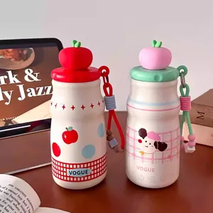 Jolie mini bouteille thermos biberon avec paille et sangle, gourde élégante en acier inoxydable.