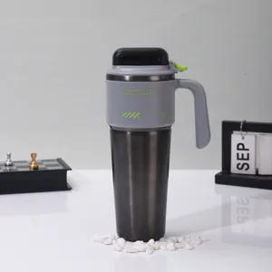 Detailed view of large capacity stainless steel thermal mug with ergonomic handle and cover.