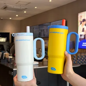 Edelstahl isolierter Becher mit Griff und Strohhalm, große Kapazität Reise Wasserbecher.