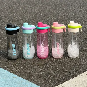 Large Capacity Plastic Sports Water Bottle With Spray Straw Portable Fitness Kettle For Students Outdoor Travel