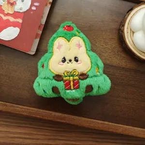 Lindo árbol de navidad peluche muñeca colgante bolso adorno ambiente festivo.