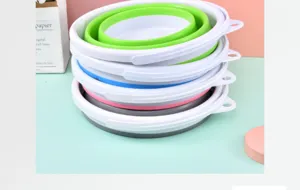 Secchio pieghevole portatile per uso domestico, catino in plastica pieghevole per viaggi.