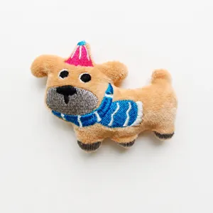 Niedlicher Cartoon laufender Hund Plüschtier Brosche, bestickter Welpe Anhänger, 7x9 cm.