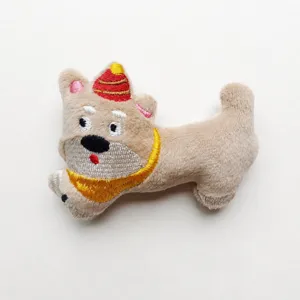 Süßer Cartoon laufender Hund Plüschtier Anhänger, weiches Material, kompakte Größe 7x9 cm.