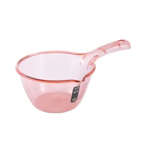 Mestolo d'acqua in plastica rosa trasparente, cucchiaio resistente con manico bagno.