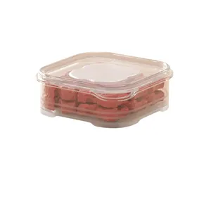 Transparante vierkante vershoudbak met deksel, ideaal voor de koelkastorganisatie thuis.