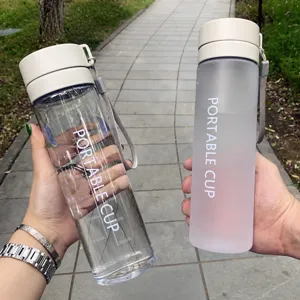 Bottiglia d'Acqua in Plastica Portatile Grande Capacità Articoli da Bere Sportivi Con Corda di Trasporto e Scala Per Studenti