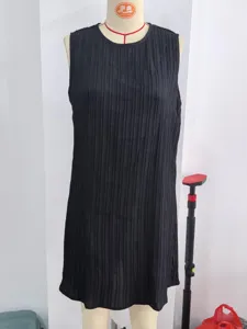 Black sleeveless pleated mini dress, chic casual round neck summer dress for daily wear.