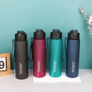 Portable matte plastic water bottle 750ml sports gym drinkware with strap and lid