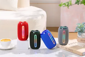 Mini altavoz bluetooth inalámbrico portátil con luces LED de colores y graves potentes.