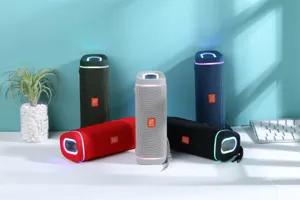 Tragbarer kabelloser Bluetooth Lautsprecher mit RGB LED Licht und starkem Sound für Partys.