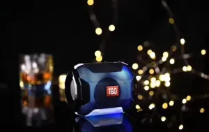 Haut-parleur Bluetooth sans fil portable avec lumières LED colorées et son de basses riches.