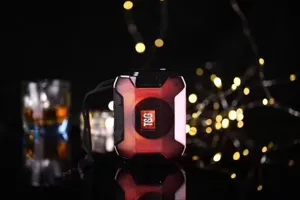 Enceinte Bluetooth portable avec lumières LED vibrantes et basses profondes pour l'extérieur.