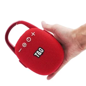 Tragbarer Outdoor Bluetooth Lautsprecher mit Karabiner Clip, TWS Kopplung und Stoffgewebe Design.