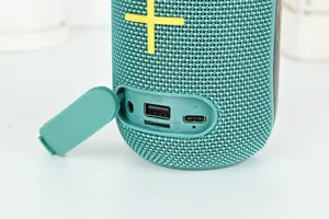 Enceinte Bluetooth sans fil portable avec tissu tissé et vue détaillée des ports multiples