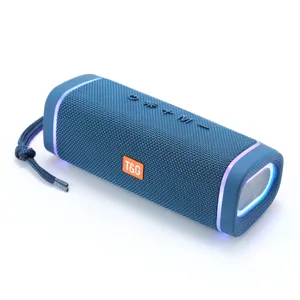 Tragbarer Outdoor Bluetooth Lautsprecher mit Stoffnetz Design, bunten Lichtern und Akku.