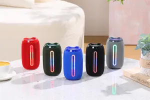 Altavoz Bluetooth inalambrico cilindrico con luces LED de colores y mini subwoofer.