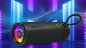 Detailaufnahme des tragbaren kabellosen Bluetooth-Lautsprechers mit RGB-Stimmungslicht und Tragegurt.