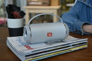 Tragbarer kabelloser Bluetooth-Lautsprecher mit Griff, tiefer Bass Desktop-Soundbox.