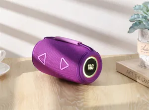 Tragbarer zylindrischer Bluetooth Lautsprecher mit RGB Licht für Outdoor Musikgenuss.