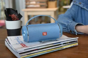 Tragbarer kabelloser Bluetooth-Lautsprecher mit Griff, wasserdichter Outdoor-Subwoofer für Tisch.