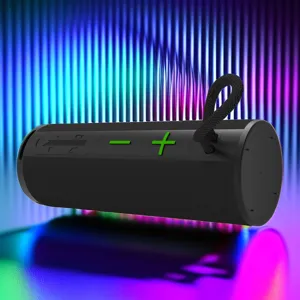 Tragbarer kabelloser Bluetooth-Lautsprecher mit tiefem Bass und praktischem Tragegurt.